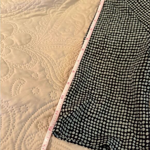 Vince Camuto blouse , navy with green dots, peplum and short sleeves. Size L - Picture 9 of 9